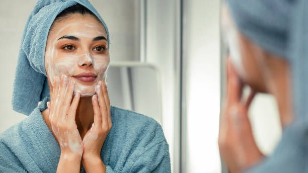 Top Facial Cleansers and Deep Face Washes with Hydrating Moisturizers for Radiant Skin